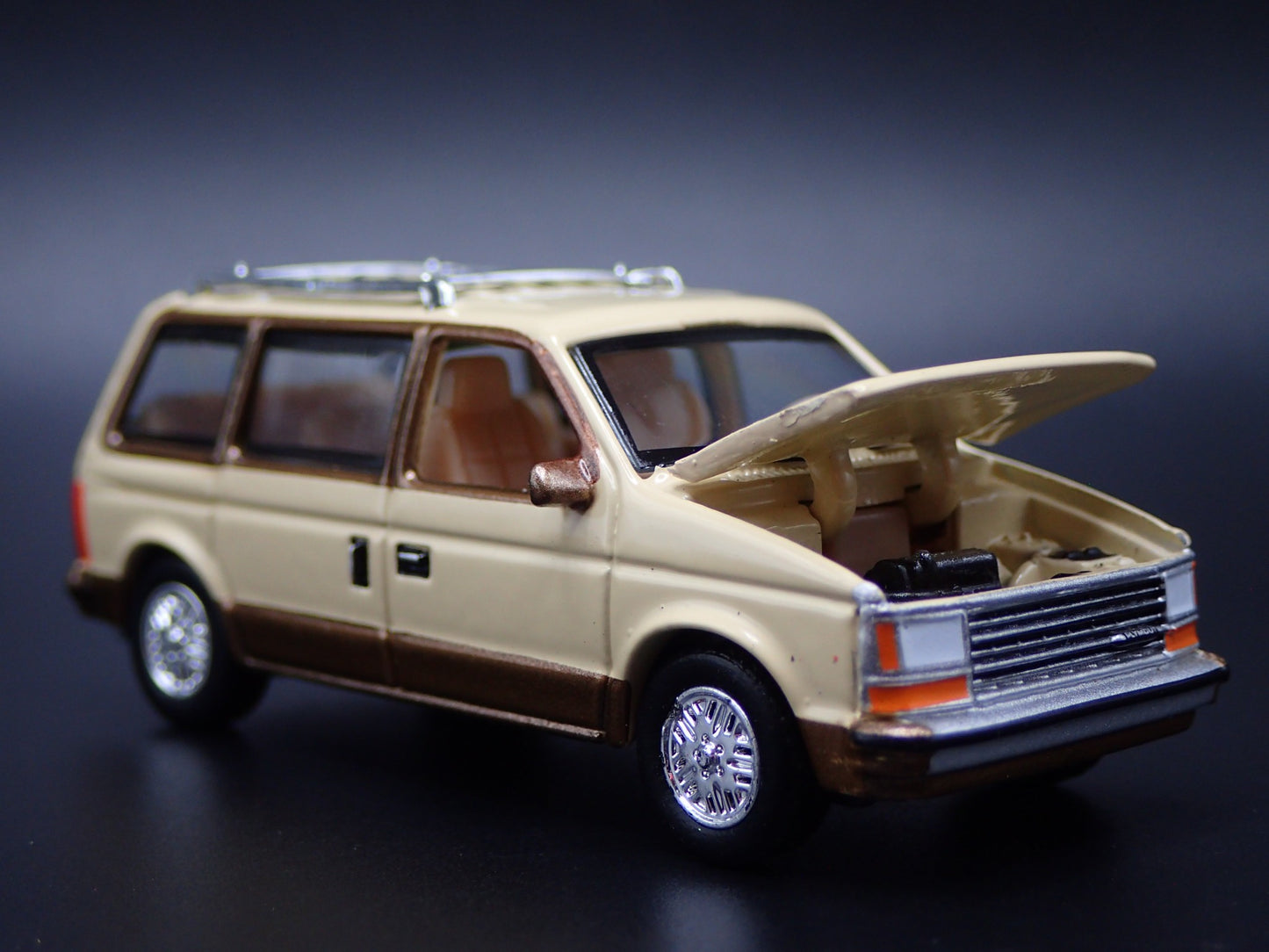 1984-1990 PLYMOUTH VOYAGER MINIVAN CARAVAN CREAM 1/64 SCALE DIECAST MODEL CAR