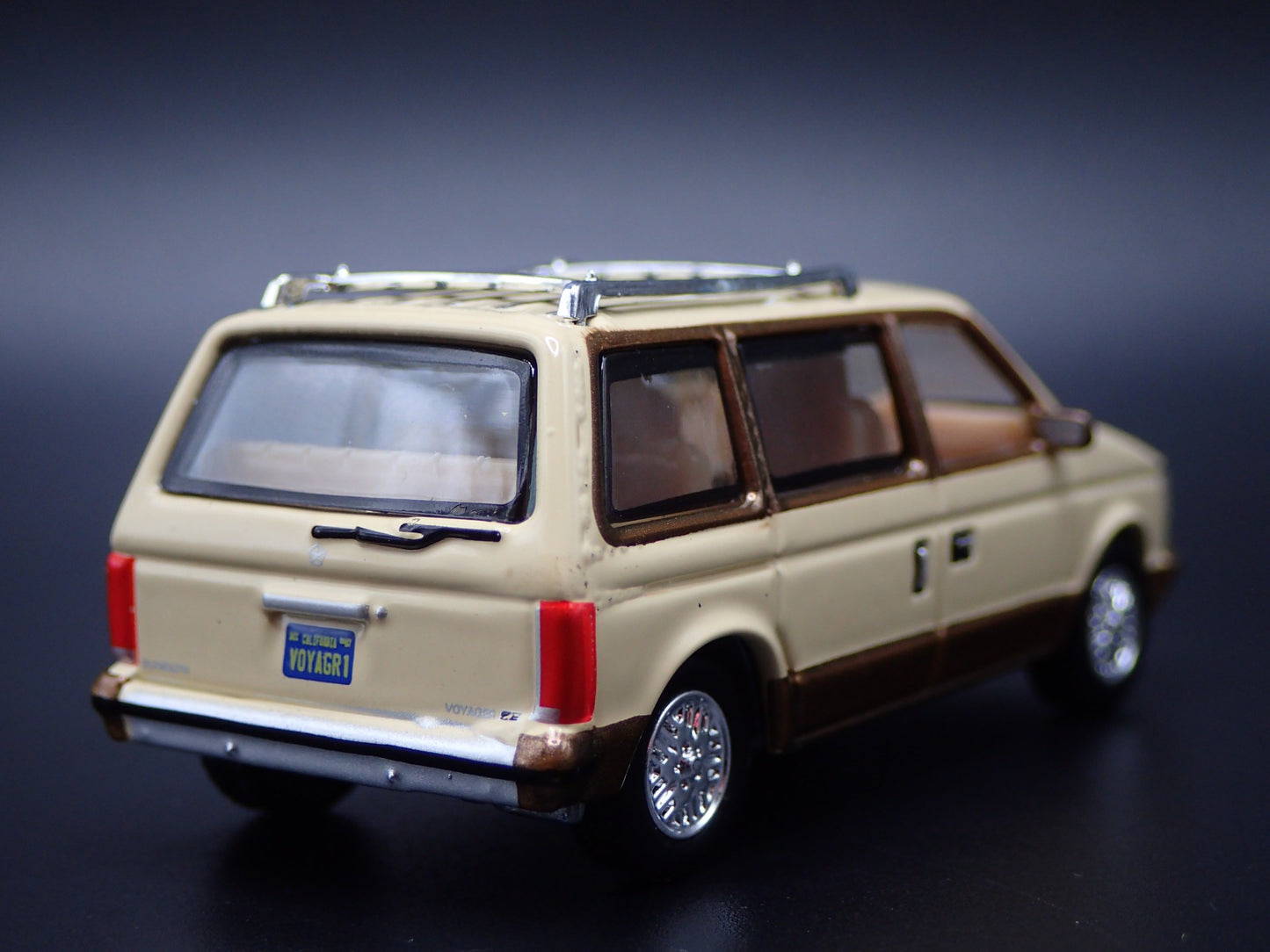 1984-1990 PLYMOUTH VOYAGER MINIVAN CARAVAN CREAM 1/64 SCALE DIECAST MODEL CAR