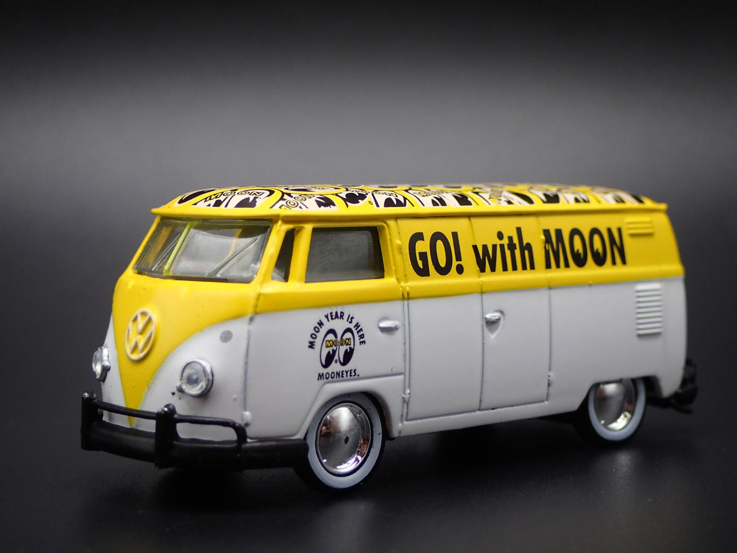 1960 60 VW VOLKSWAGEN DELIVERY PANEL VAN MOONEYES 1:64 SCALE DIECAST MODEL CAR