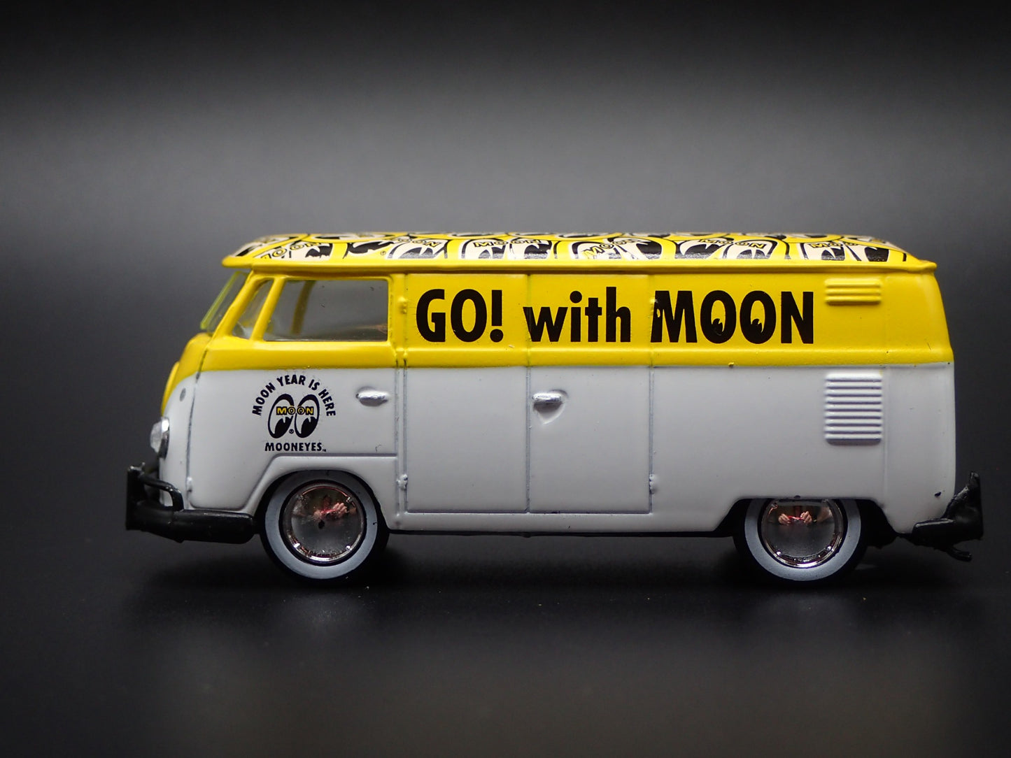 1960 60 VW VOLKSWAGEN DELIVERY PANEL VAN MOONEYES 1:64 SCALE DIECAST MODEL CAR