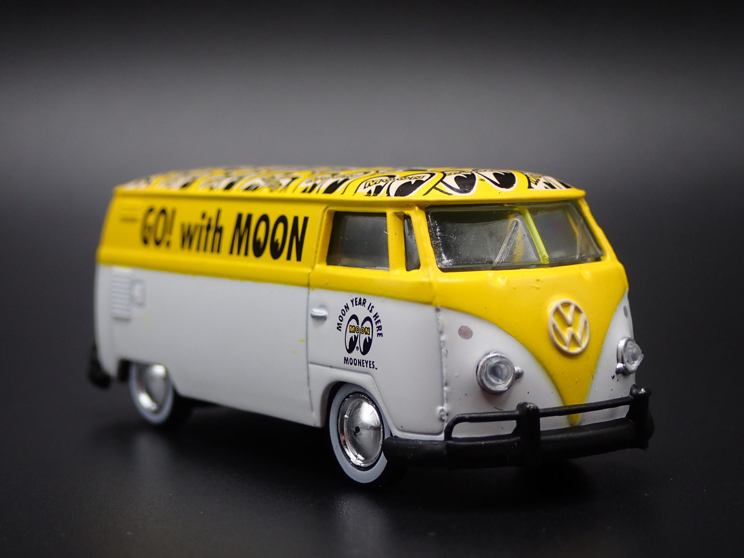 1960 60 VW VOLKSWAGEN DELIVERY PANEL VAN MOONEYES 1:64 SCALE DIECAST MODEL CAR