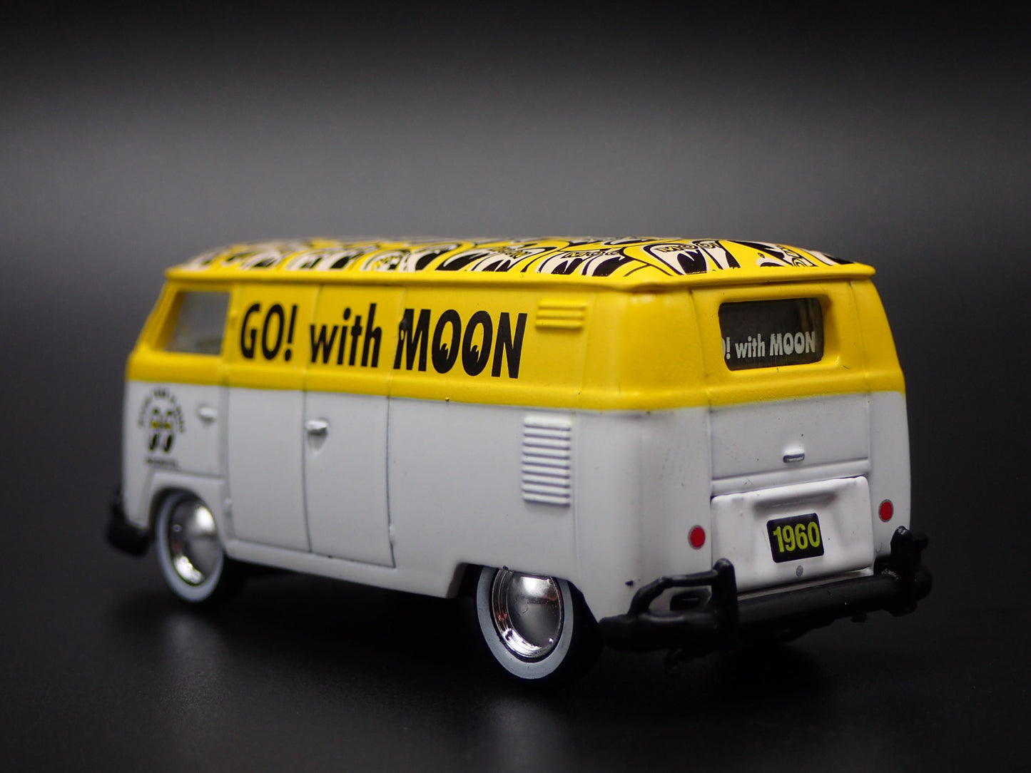 1960 60 VW VOLKSWAGEN DELIVERY PANEL VAN MOONEYES 1:64 SCALE DIECAST MODEL CAR