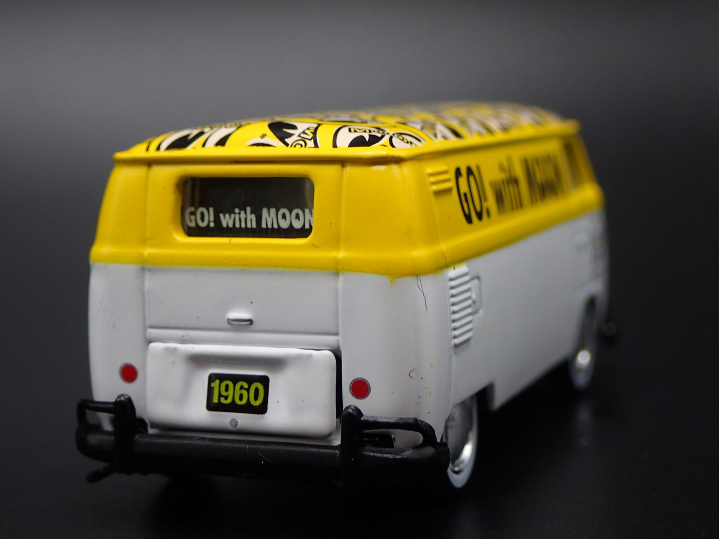 1960 60 VW VOLKSWAGEN DELIVERY PANEL VAN MOONEYES 1:64 SCALE DIECAST MODEL CAR