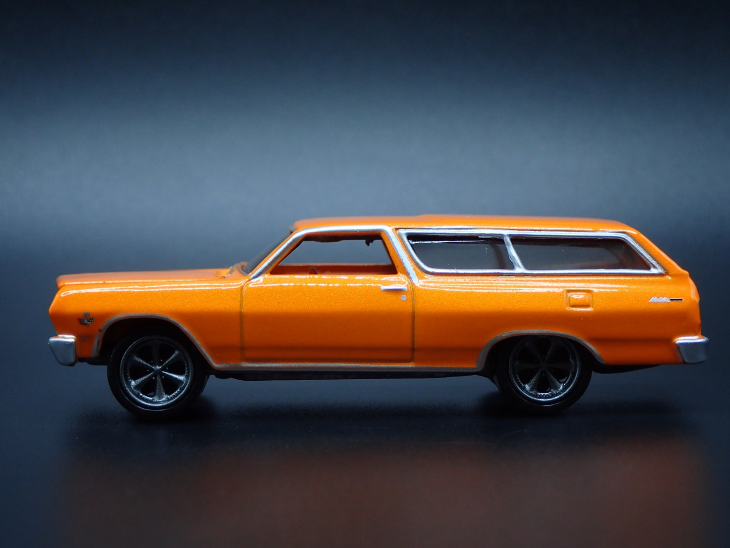1965 65 CHEVY CHEVROLET CHEVELLE STATION WAGON ORG 1:64 SCALE DIECAST MODEL CAR