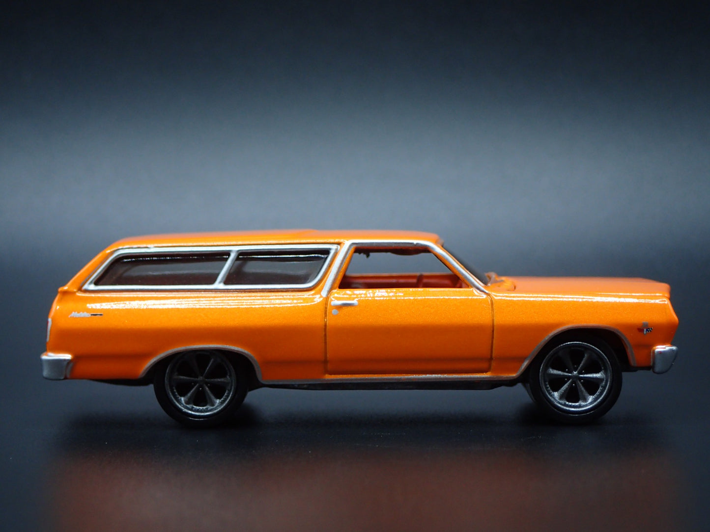 1965 65 CHEVY CHEVROLET CHEVELLE STATION WAGON ORG 1:64 SCALE DIECAST MODEL CAR