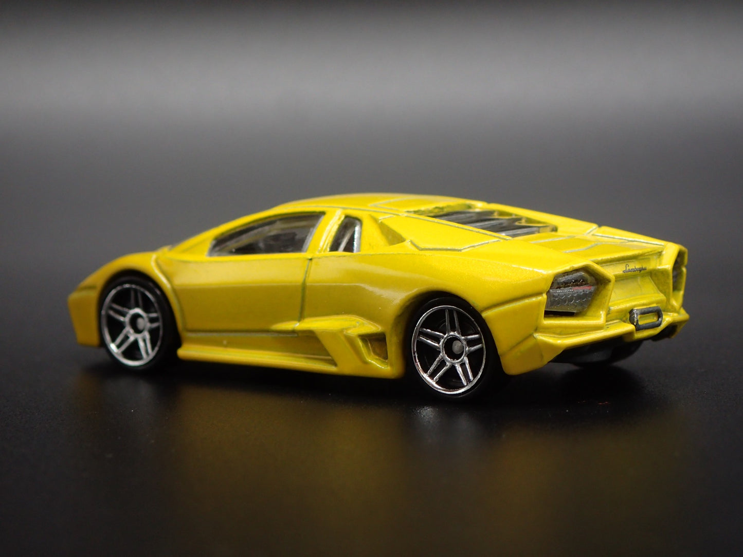 2007-2009 LAMBORGHINI REVENTON SUPER CAR 1:64 SCALE DIORAMA DIECAST MODEL CAR