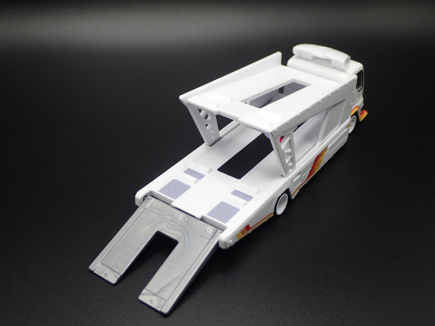 MODERN FLATBED CAR HAULER TRUCK 2 TWO TIER 1/64 SCALE DIORAMA DIECAST MODEL CAR