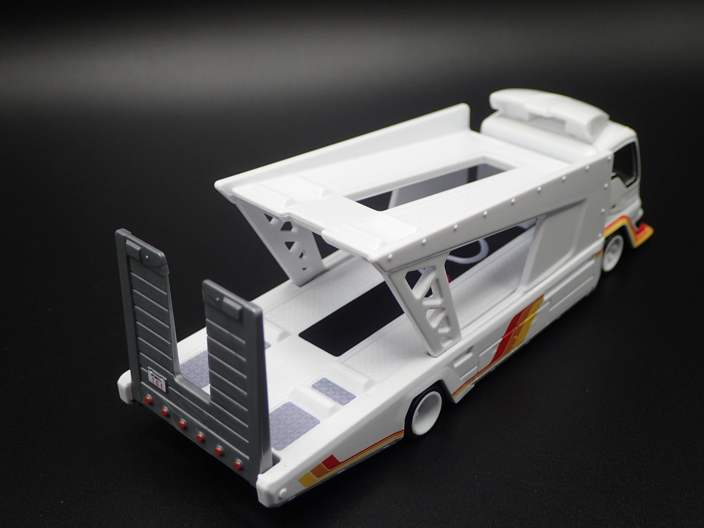 MODERN FLATBED CAR HAULER TRUCK 2 TWO TIER 1/64 SCALE DIORAMA DIECAST MODEL CAR