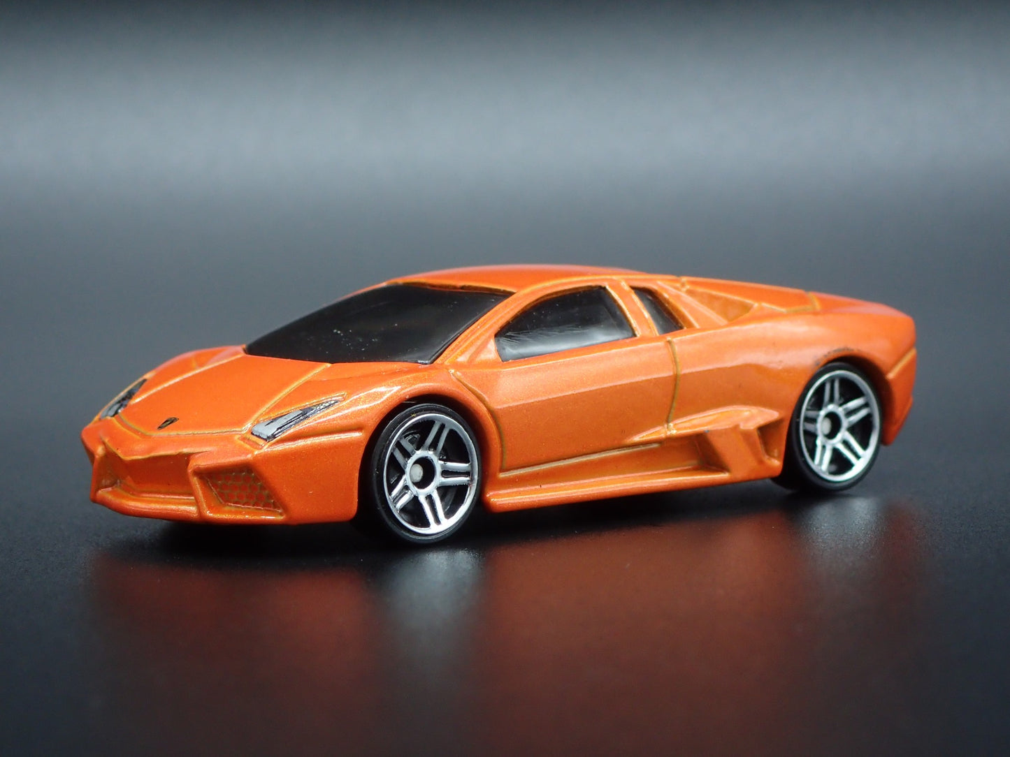 2007-2009 LAMBORGHINI REVENTON SUPER CAR 1:64 SCALE DIORAMA DIECAST MODEL CAR