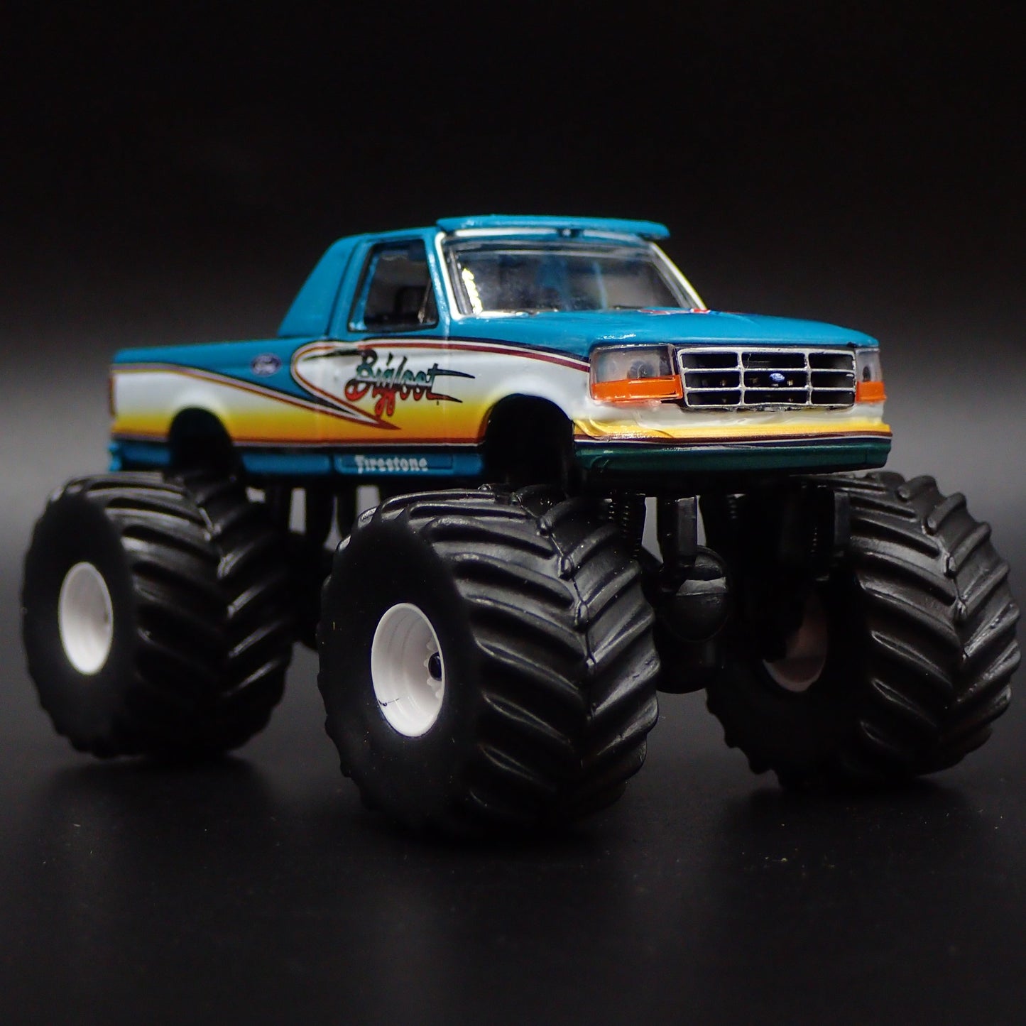 1993 93 FORD F250 MONSTER TRUCK BIGFOOT #11 1/64 SCALE DIORAMA DIECAST MODEL CAR
