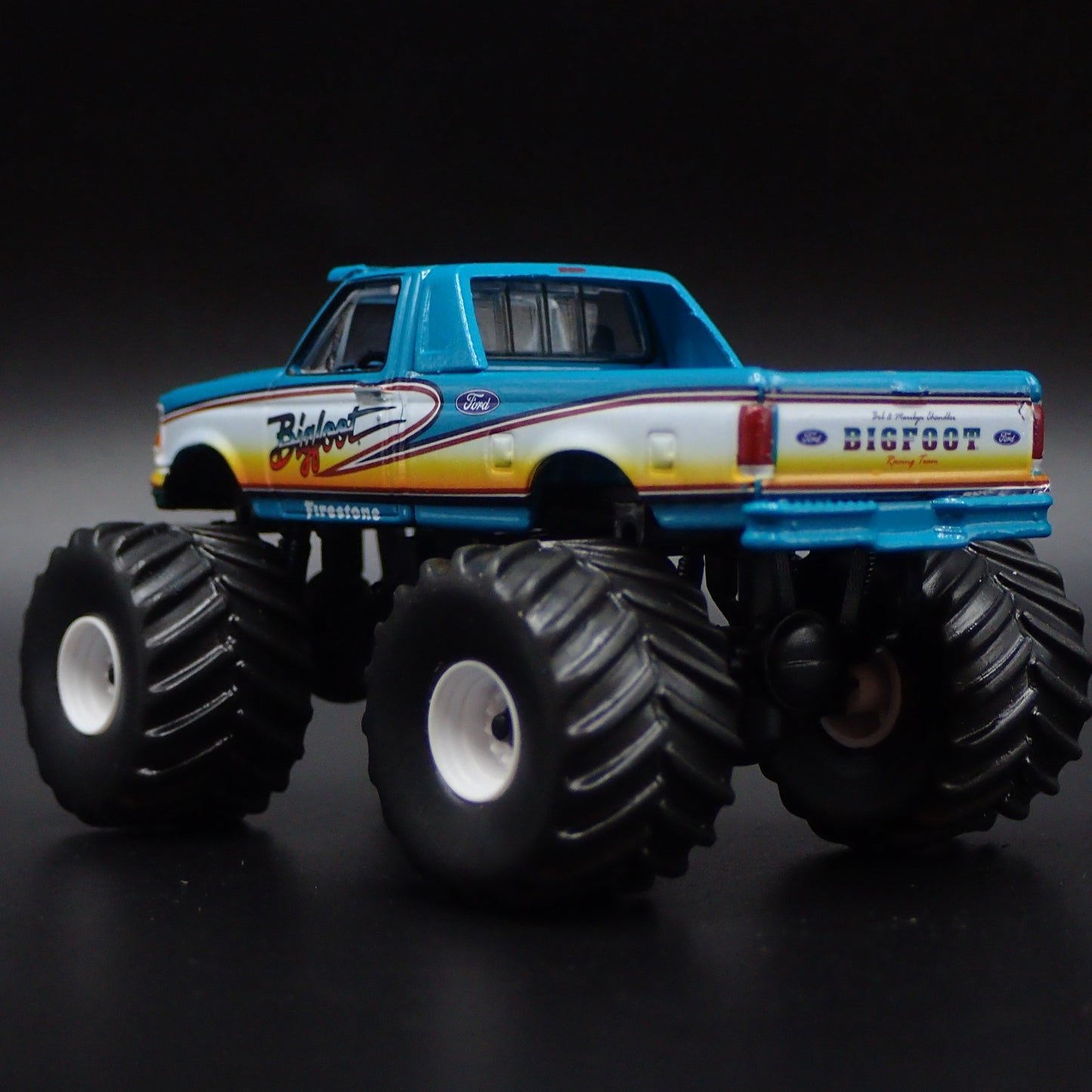 1993 93 FORD F250 MONSTER TRUCK BIGFOOT #11 1/64 SCALE DIORAMA DIECAST MODEL CAR