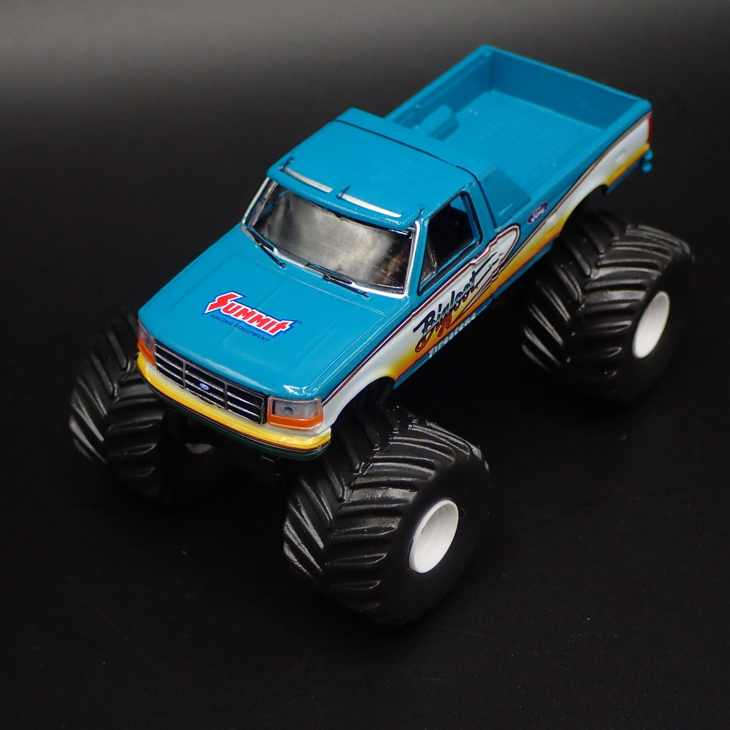 1993 93 FORD F250 MONSTER TRUCK BIGFOOT #11 1/64 SCALE DIORAMA DIECAST MODEL CAR