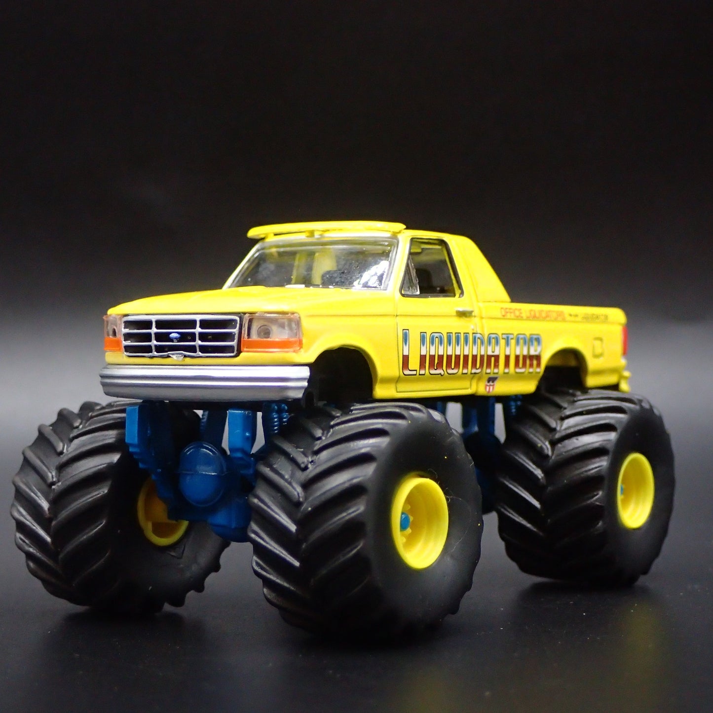 1992 92 FORD F250 MONSTER TRUCK LIQUIDATOR YELLOW 1/64 SCALE DIECAST MODEL CAR