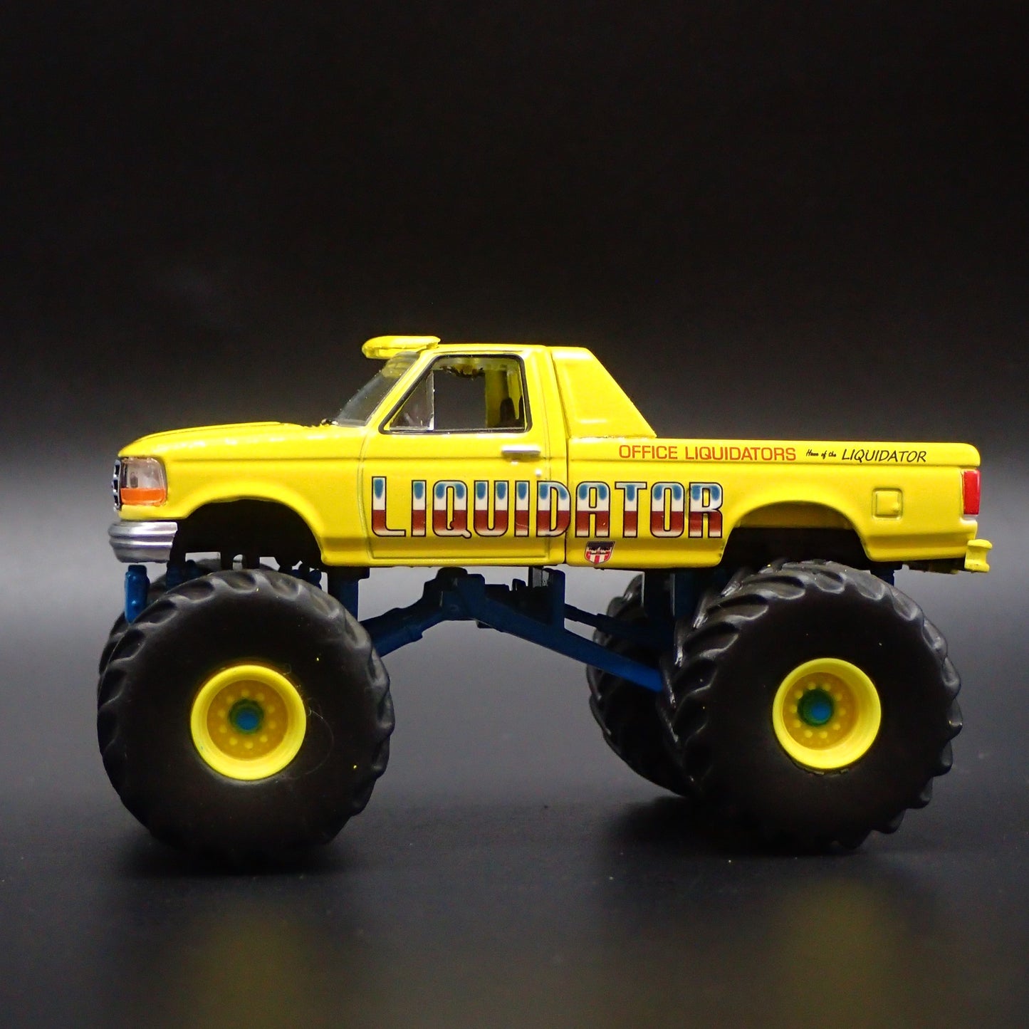 1992 92 FORD F250 MONSTER TRUCK LIQUIDATOR YELLOW 1/64 SCALE DIECAST MODEL CAR