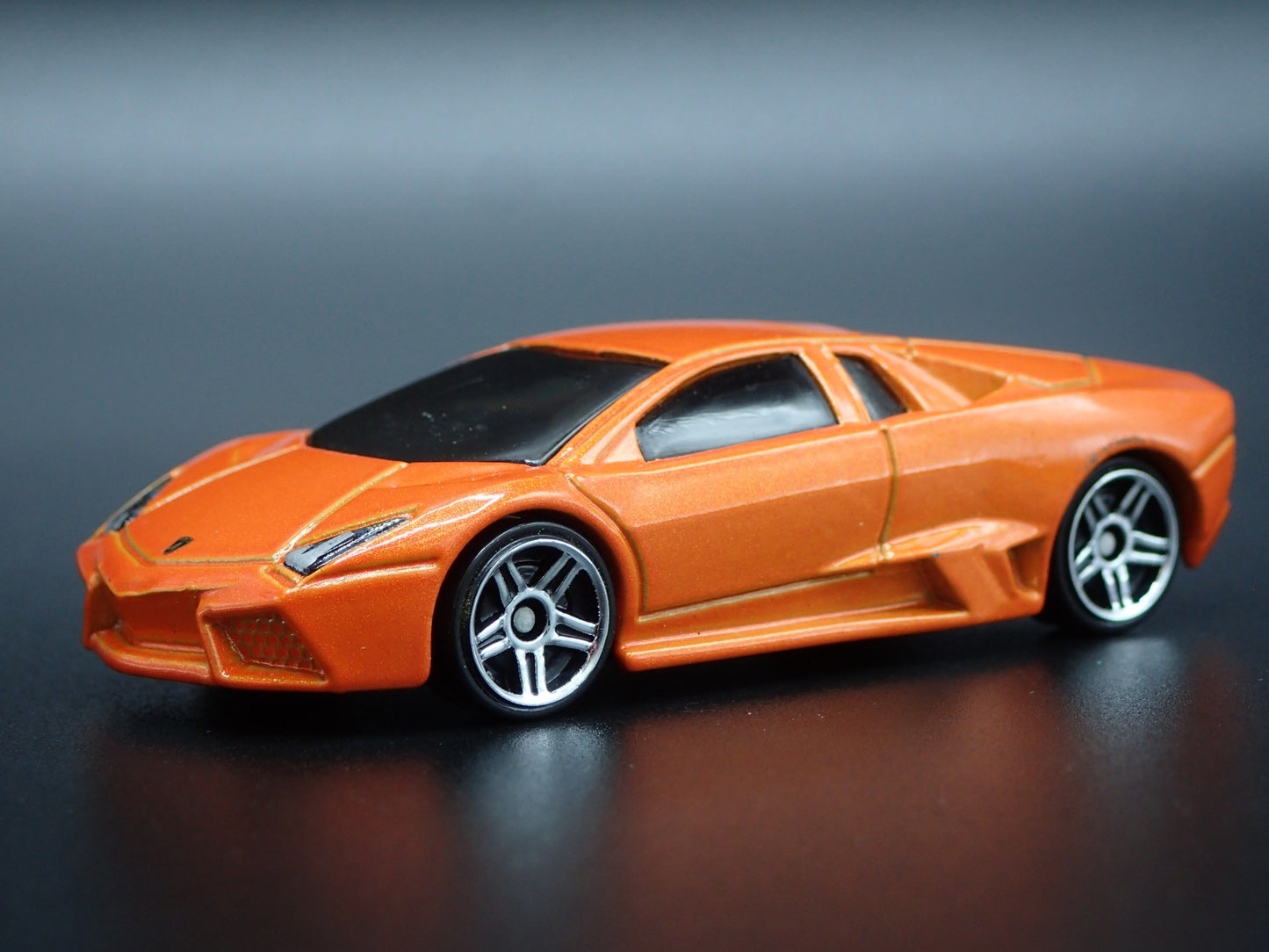 2007-2009 LAMBORGHINI REVENTON SUPER CAR 1:64 SCALE DIORAMA DIECAST MODEL CAR