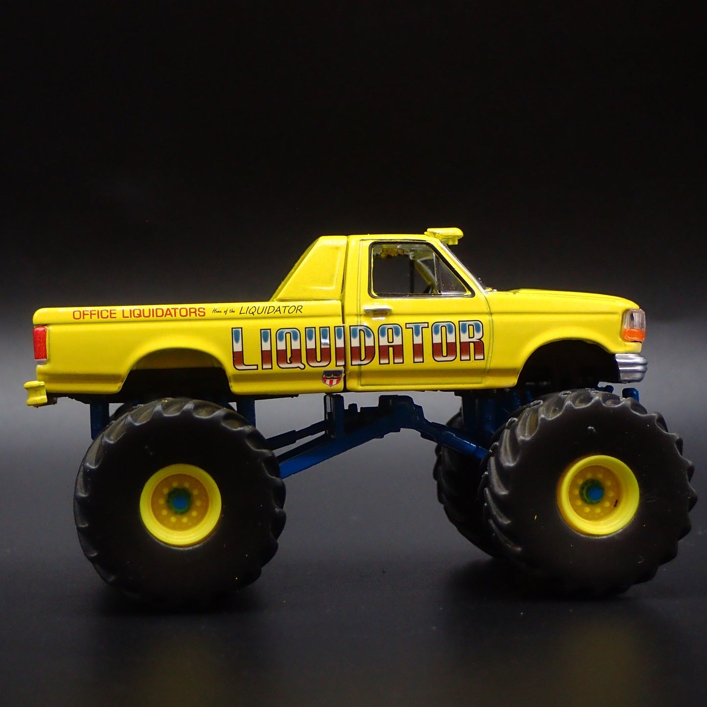 1992 92 FORD F250 MONSTER TRUCK LIQUIDATOR YELLOW 1/64 SCALE DIECAST MODEL CAR