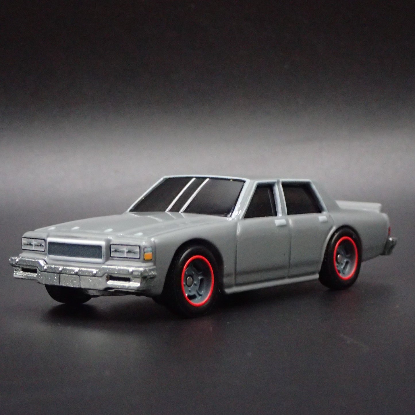 1987 87 CHEVY CHEVROLET CAPRICE 4 FOUR DOOR 1/64 SCALE DIORAMA DIECAST MODEL CAR