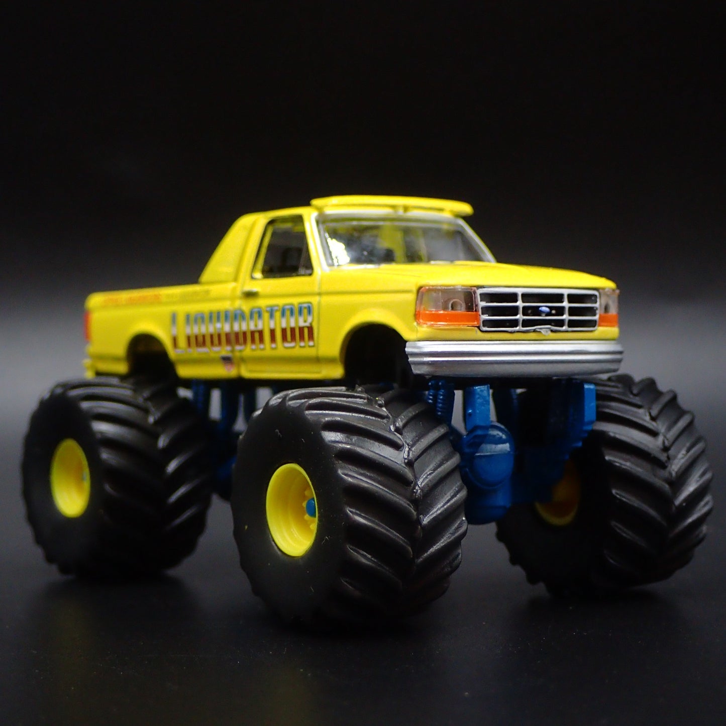 1992 92 FORD F250 MONSTER TRUCK LIQUIDATOR YELLOW 1/64 SCALE DIECAST MODEL CAR