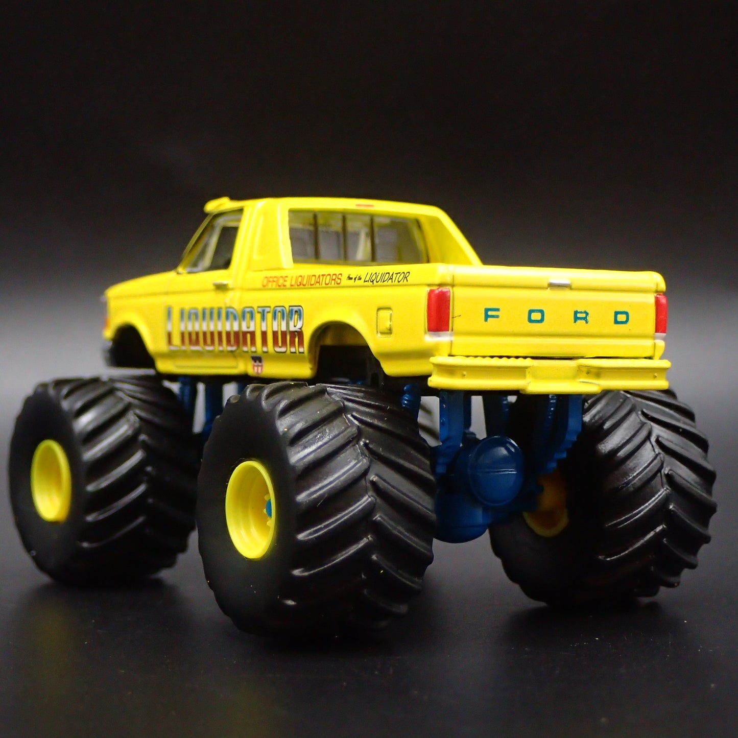 1992 92 FORD F250 MONSTER TRUCK LIQUIDATOR YELLOW 1/64 SCALE DIECAST MODEL CAR