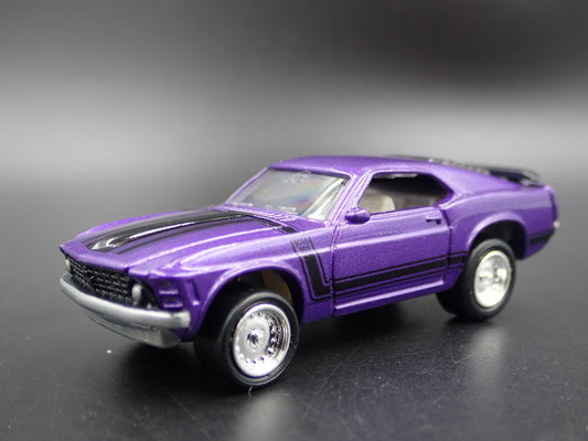 1970 70 FORD MUSTANG FASTBACK BOSS 302 RARE 1/64 SCALE DIORAMA DIECAST MODEL CAR