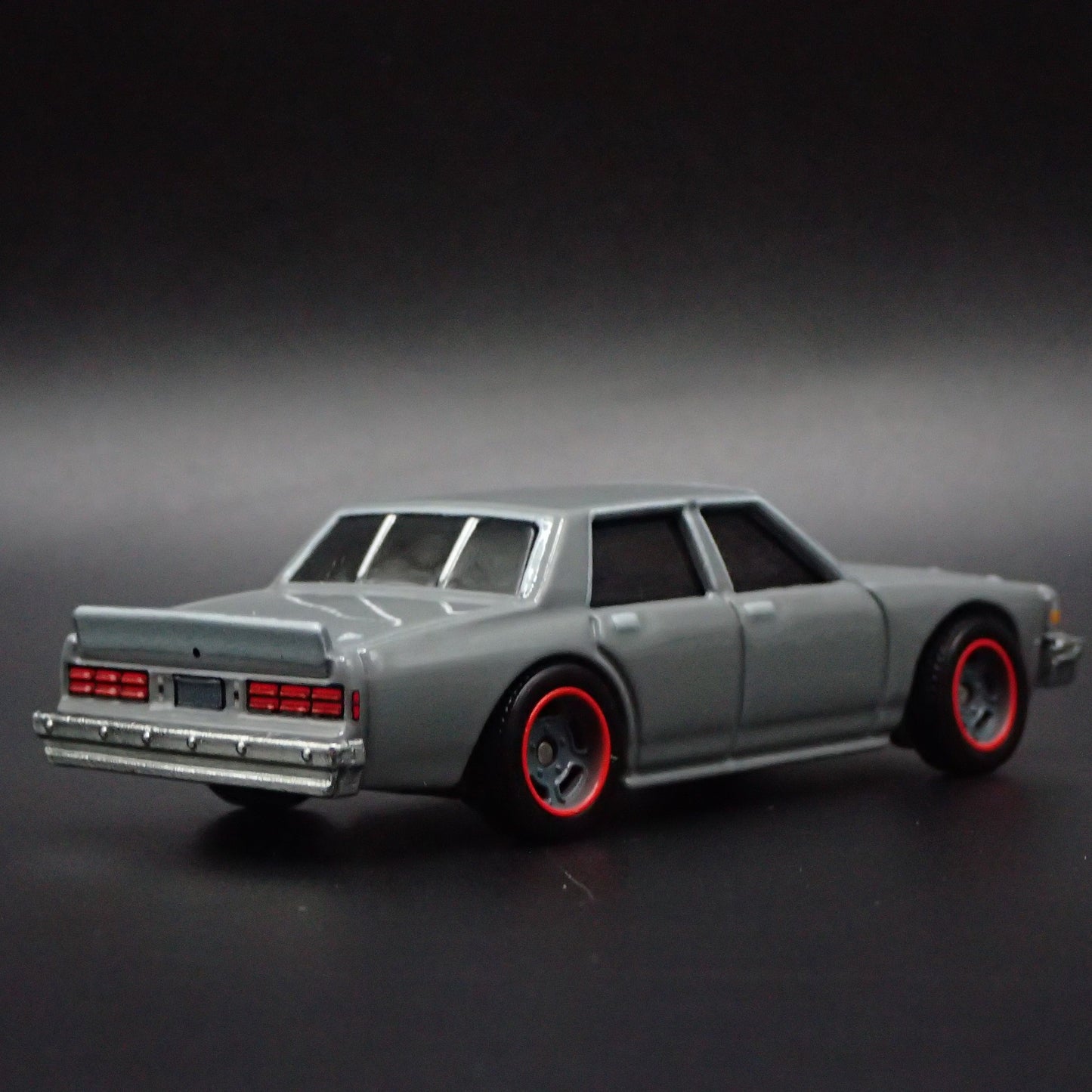 1987 87 CHEVY CHEVROLET CAPRICE 4 FOUR DOOR 1/64 SCALE DIORAMA DIECAST MODEL CAR