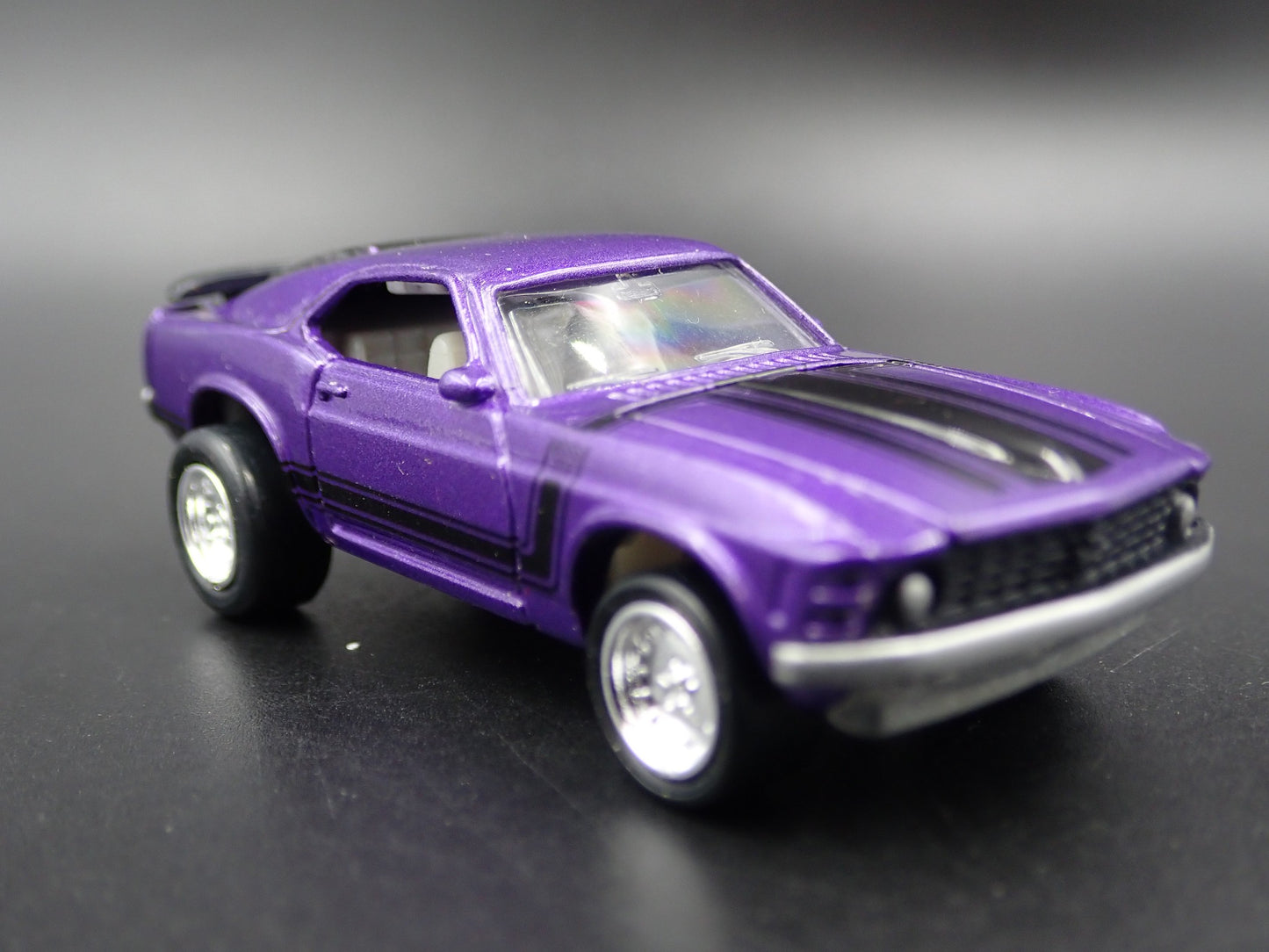 1970 70 FORD MUSTANG FASTBACK BOSS 302 RARE 1/64 SCALE DIORAMA DIECAST MODEL CAR