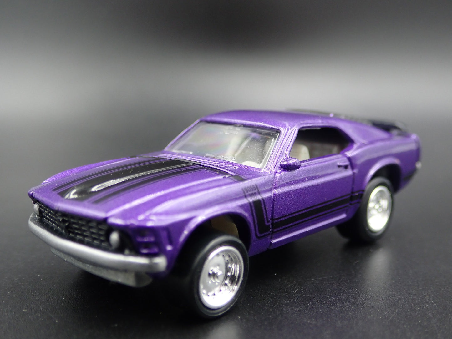 1970 70 FORD MUSTANG FASTBACK BOSS 302 RARE 1/64 SCALE DIORAMA DIECAST MODEL CAR