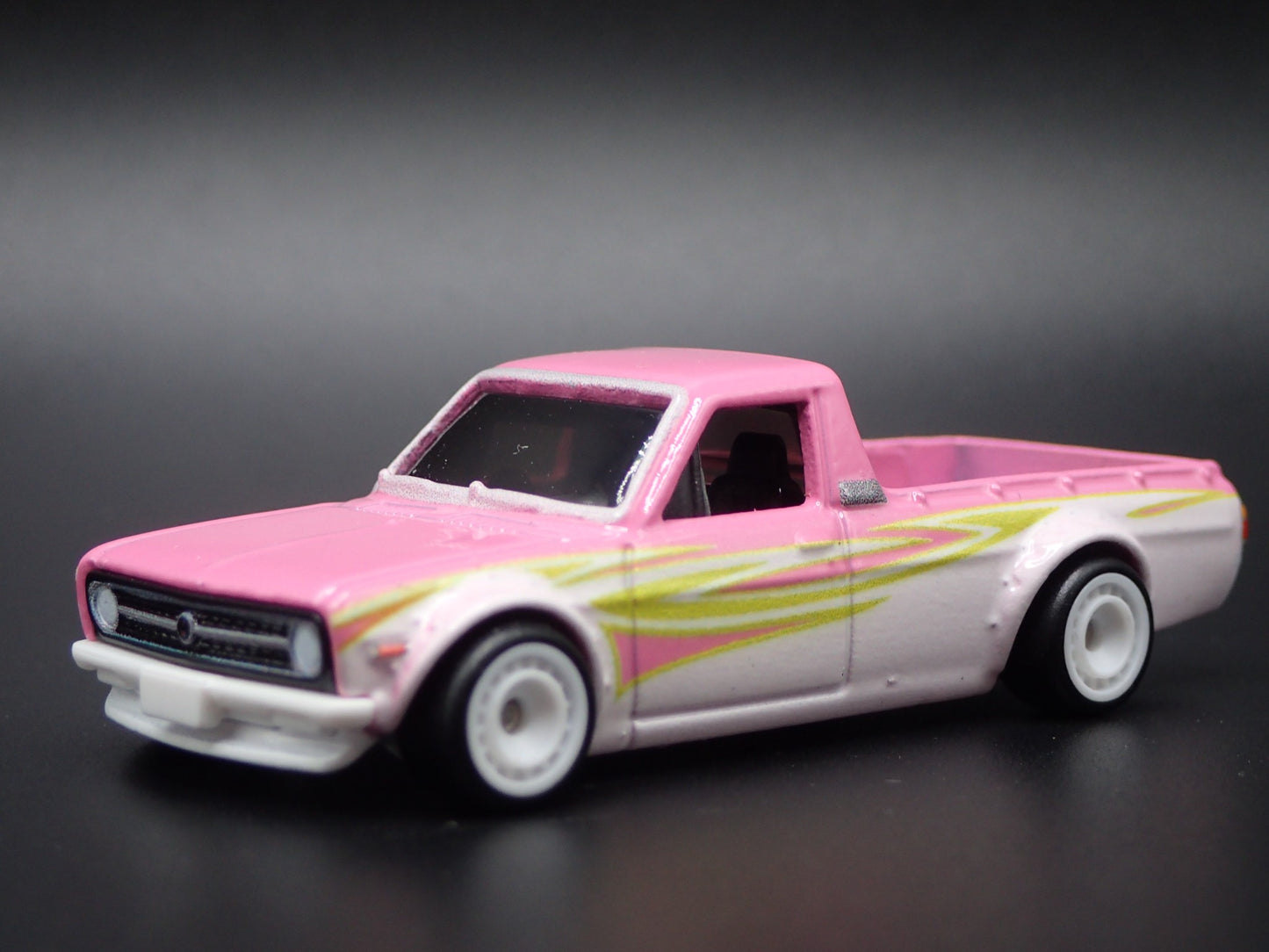 1971-1977 DATSUN SUNNY PICKUP TRUCK B120 PINK 1:64 SCALE DIECAST MODEL CAR
