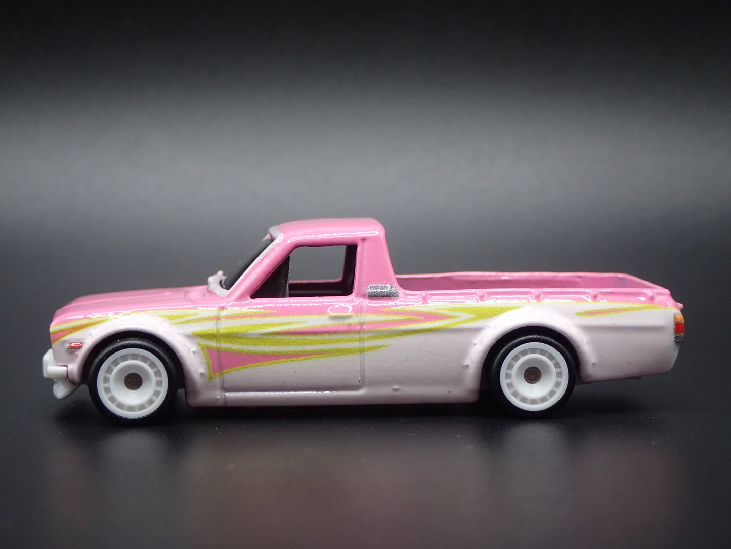 1971-1977 DATSUN SUNNY PICKUP TRUCK B120 PINK 1:64 SCALE DIECAST MODEL CAR