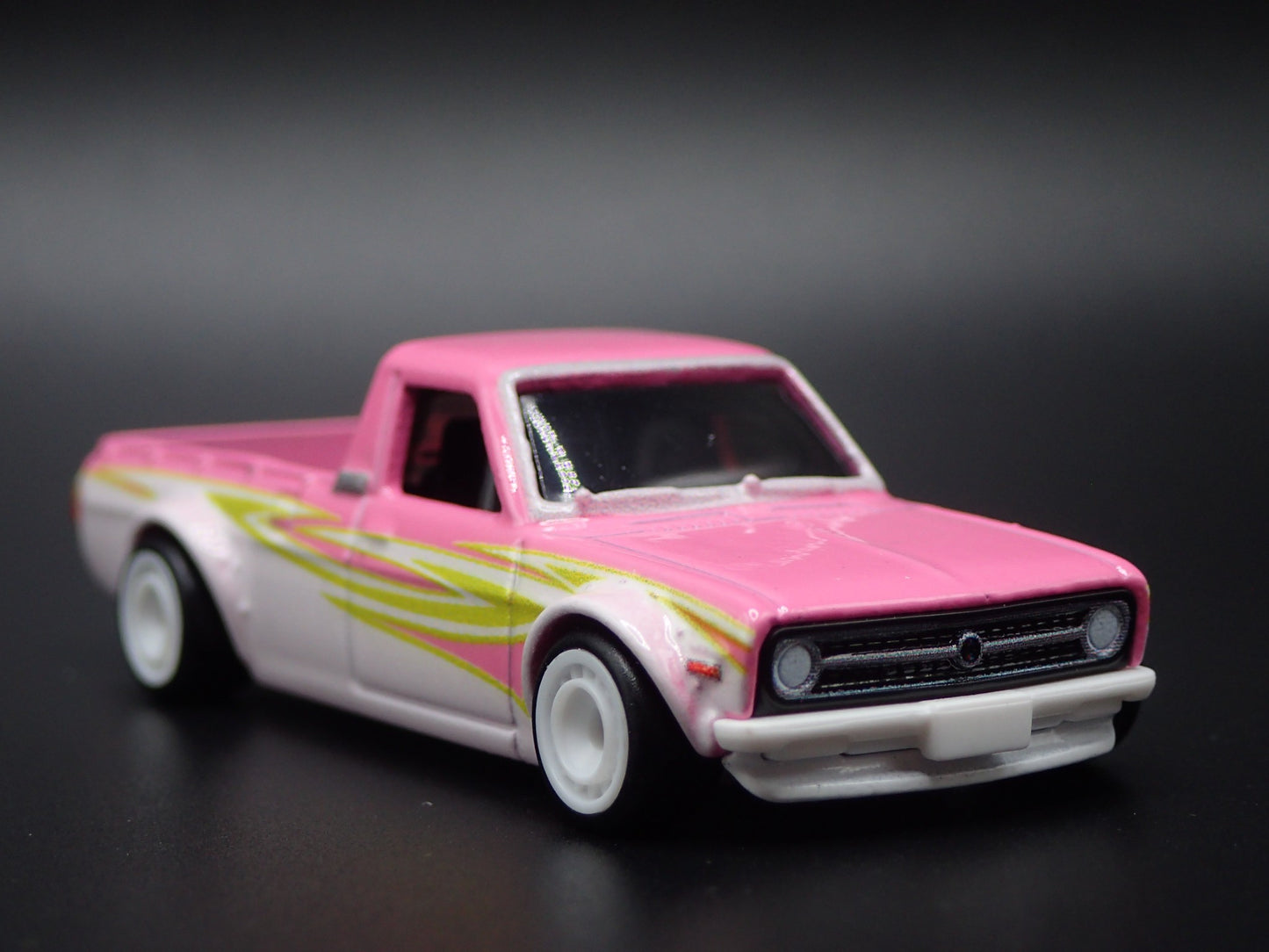 1971-1977 DATSUN SUNNY PICKUP TRUCK B120 PINK 1:64 SCALE DIECAST MODEL CAR