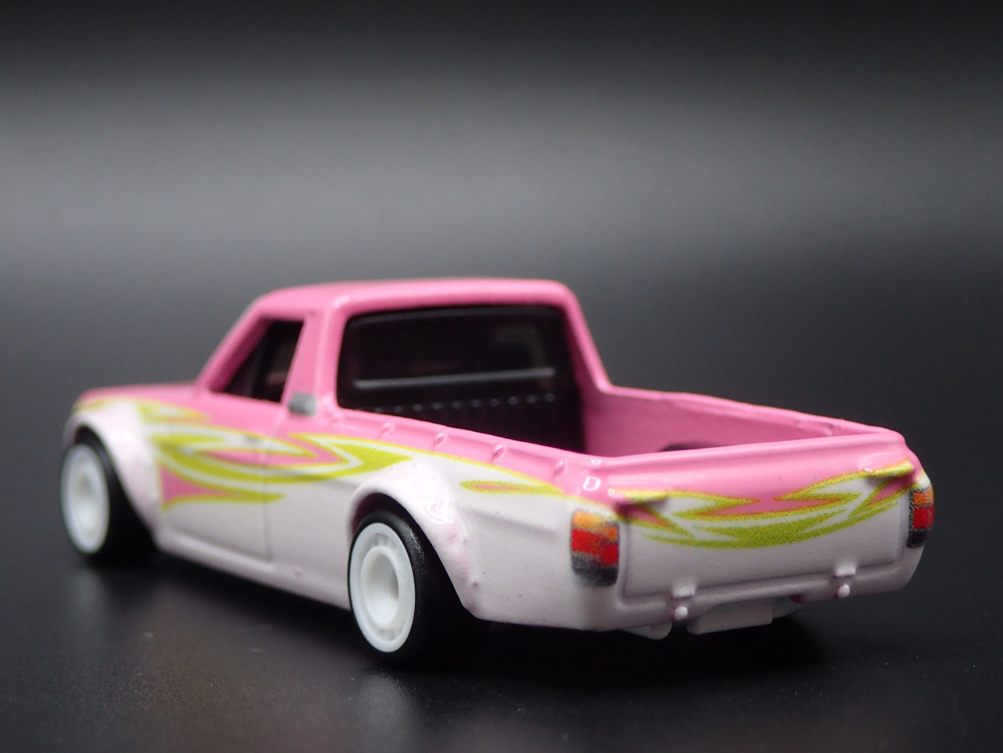 1971-1977 DATSUN SUNNY PICKUP TRUCK B120 PINK 1:64 SCALE DIECAST MODEL CAR