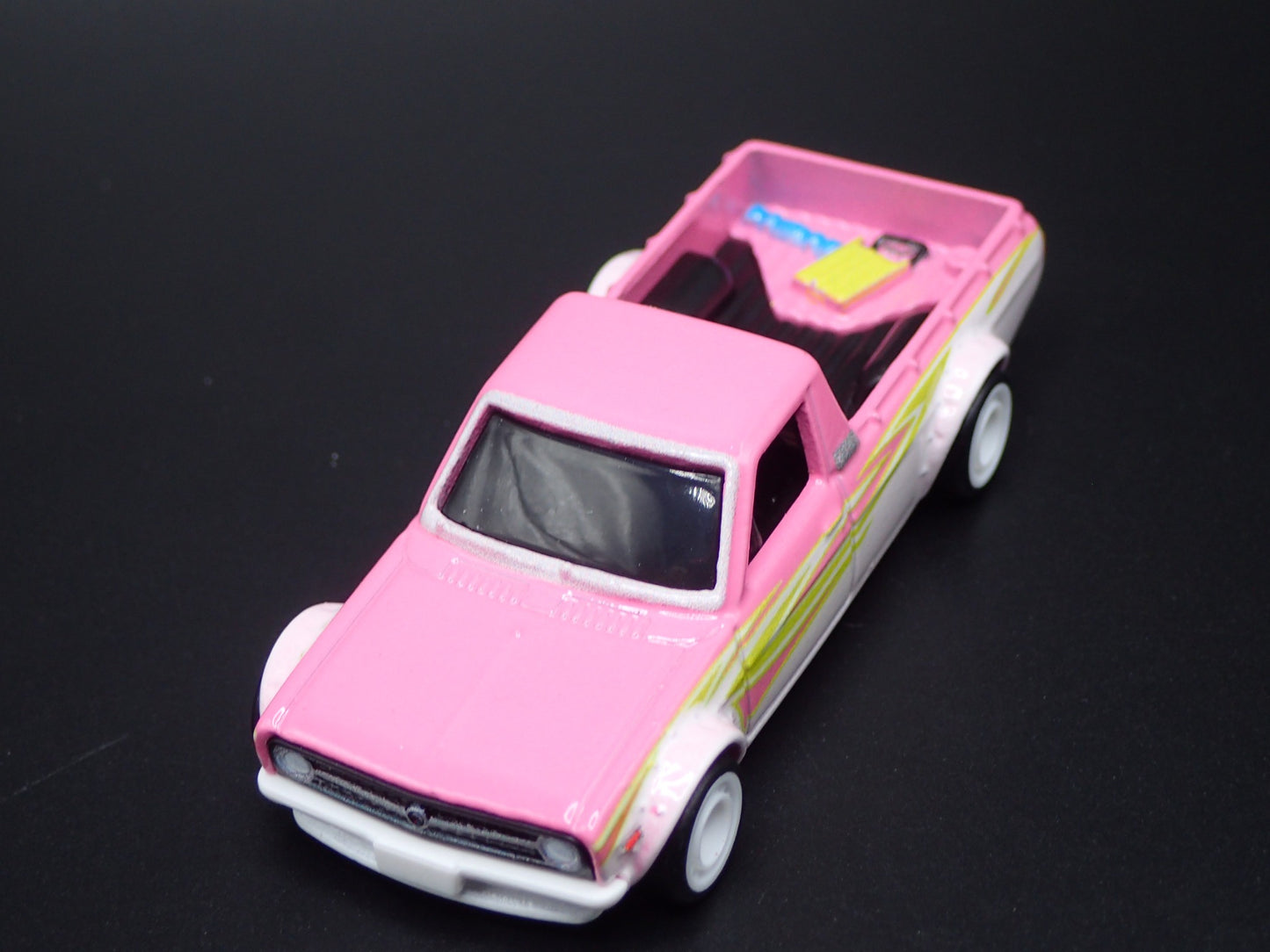 1971-1977 DATSUN SUNNY PICKUP TRUCK B120 PINK 1:64 SCALE DIECAST MODEL CAR