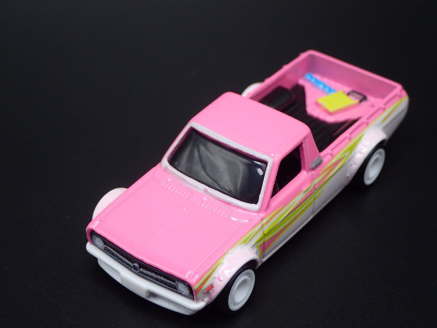 1971-1977 DATSUN SUNNY PICKUP TRUCK B120 PINK 1:64 SCALE DIECAST MODEL CAR