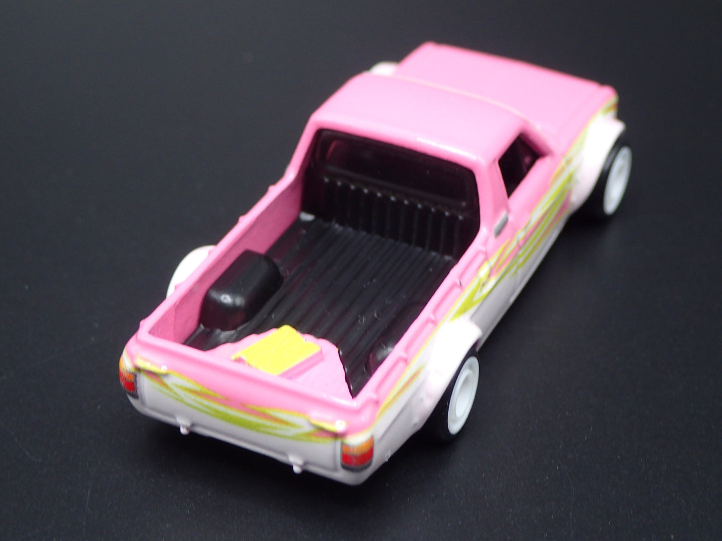 1971-1977 DATSUN SUNNY PICKUP TRUCK B120 PINK 1:64 SCALE DIECAST MODEL CAR