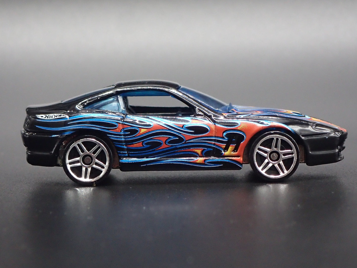 1996-2001 FERRARI 550 MARANELLO 1:64 SCALE COLLECTIBLE DIORAMA DIECAST MODEL CAR