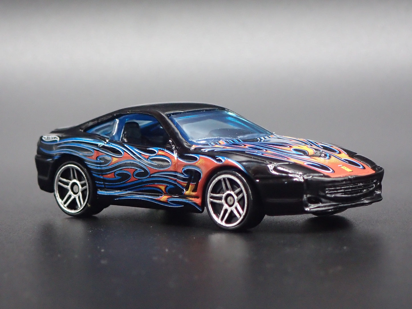 1996-2001 FERRARI 550 MARANELLO 1:64 SCALE COLLECTIBLE DIORAMA DIECAST MODEL CAR