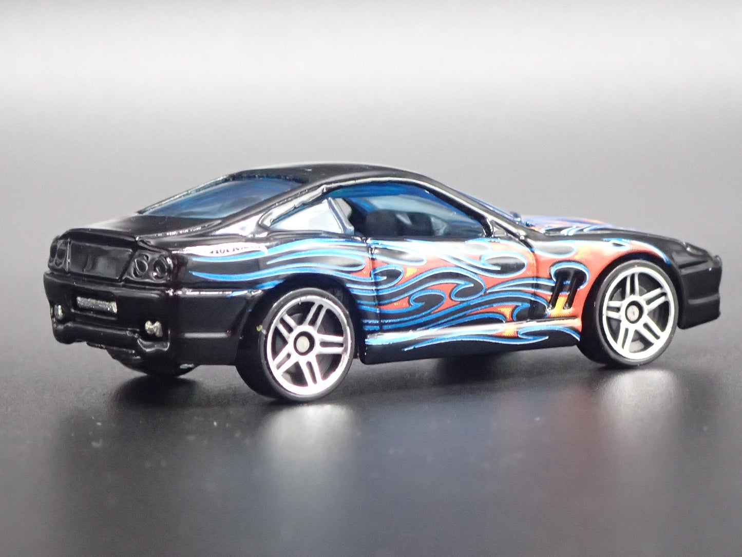 1996-2001 FERRARI 550 MARANELLO 1:64 SCALE COLLECTIBLE DIORAMA DIECAST MODEL CAR