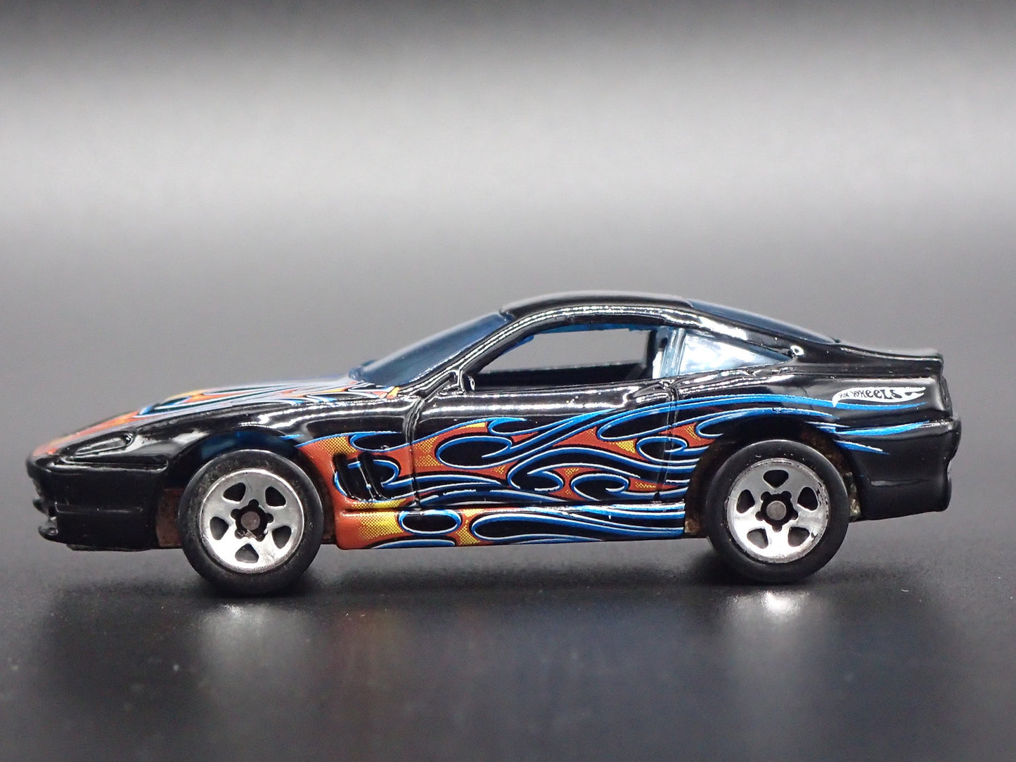 1996-2001 FERRARI 550 MARANELLO 1:64 SCALE COLLECTIBLE DIORAMA DIECAST MODEL CAR