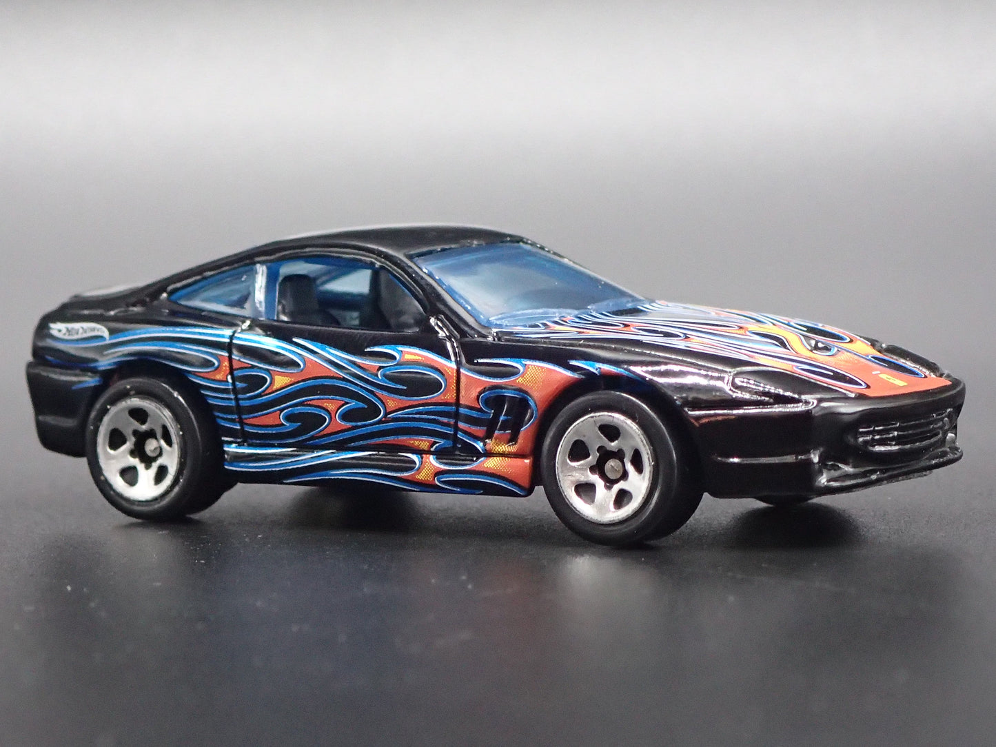 1996-2001 FERRARI 550 MARANELLO 1:64 SCALE COLLECTIBLE DIORAMA DIECAST MODEL CAR