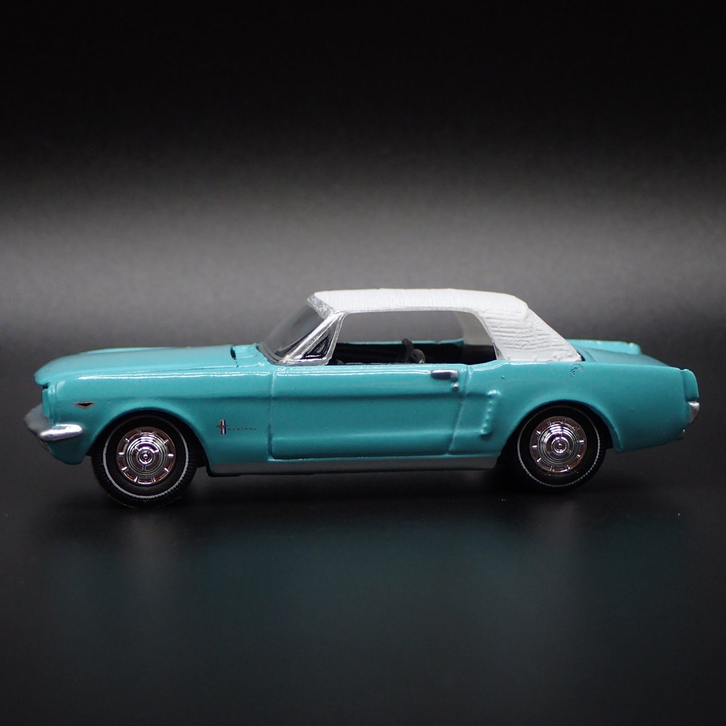 1965 65 FORD MUSTANG COUPE RARE 1:64 SCALE COLLECTIBLE DIORAMA DIECAST MODEL CAR