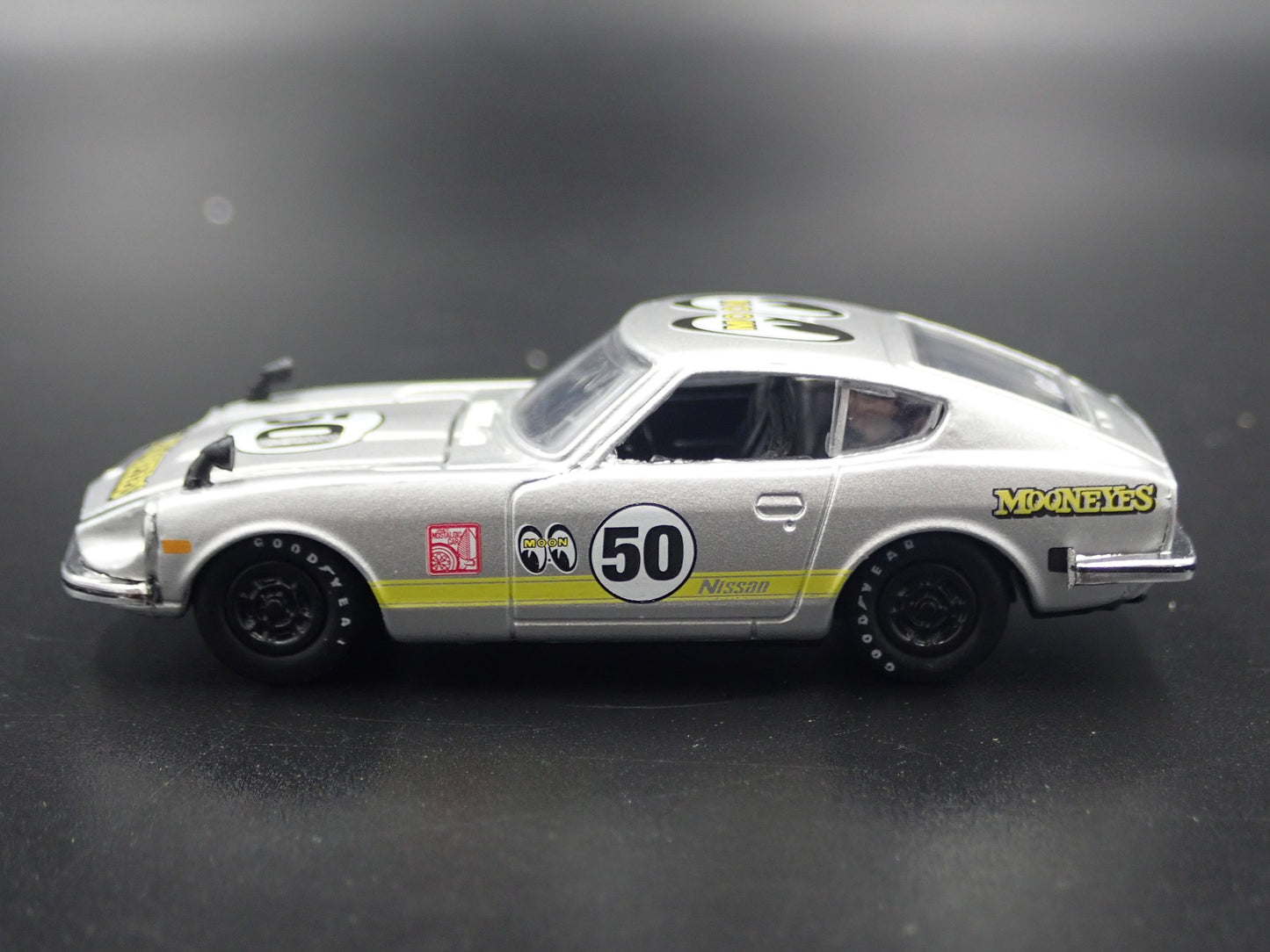 1970-1973 NISSAN FAIRLADY Z 240Z Z432 MOONEYES 1:64 SCALE DIECAST MODEL CAR
