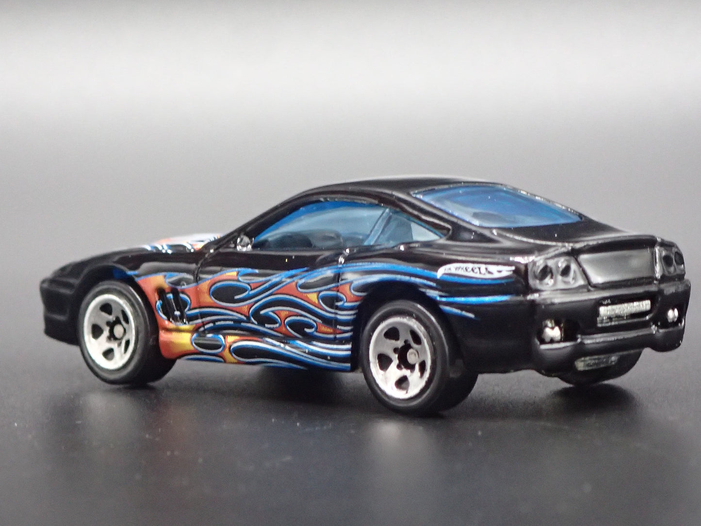 1996-2001 FERRARI 550 MARANELLO 1:64 SCALE COLLECTIBLE DIORAMA DIECAST MODEL CAR