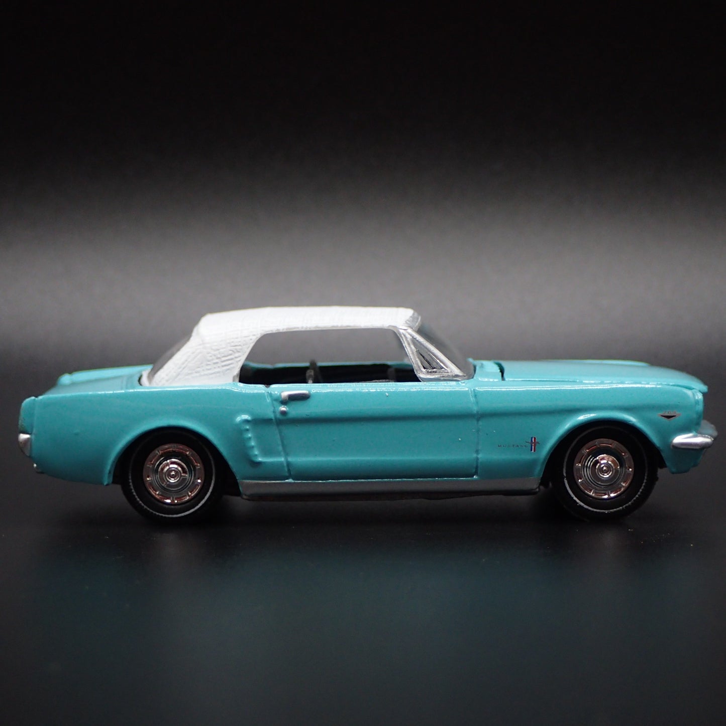 1965 65 FORD MUSTANG COUPE RARE 1:64 SCALE COLLECTIBLE DIORAMA DIECAST MODEL CAR