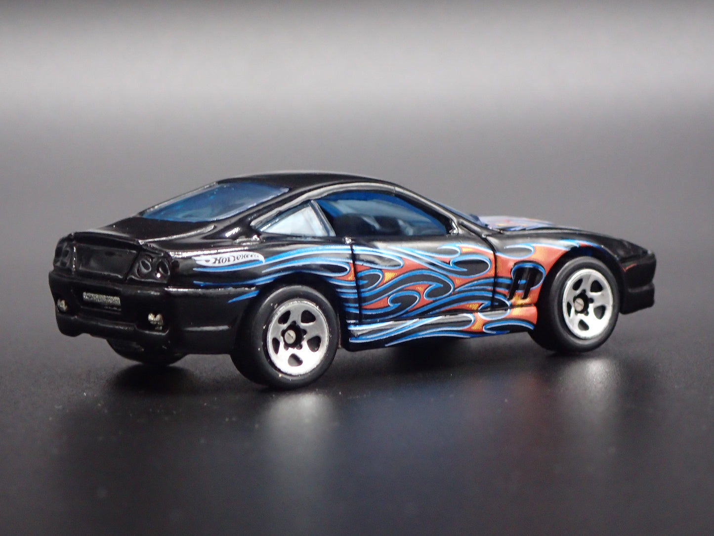 1996-2001 FERRARI 550 MARANELLO 1:64 SCALE COLLECTIBLE DIORAMA DIECAST MODEL CAR