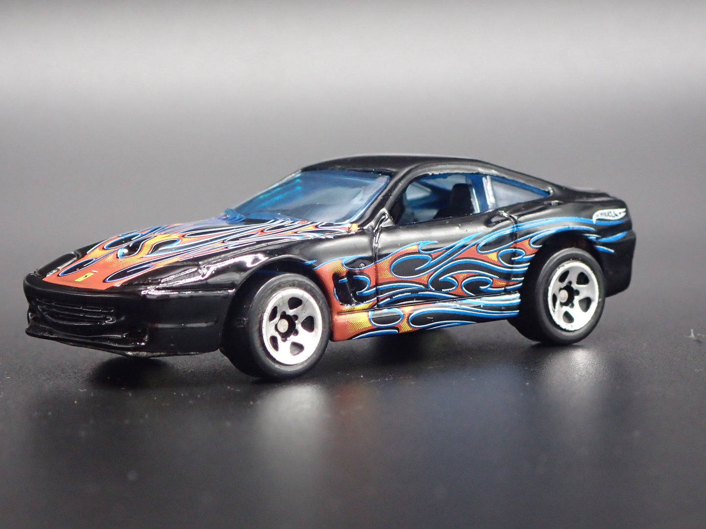 1996-2001 FERRARI 550 MARANELLO 1:64 SCALE COLLECTIBLE DIORAMA DIECAST MODEL CAR