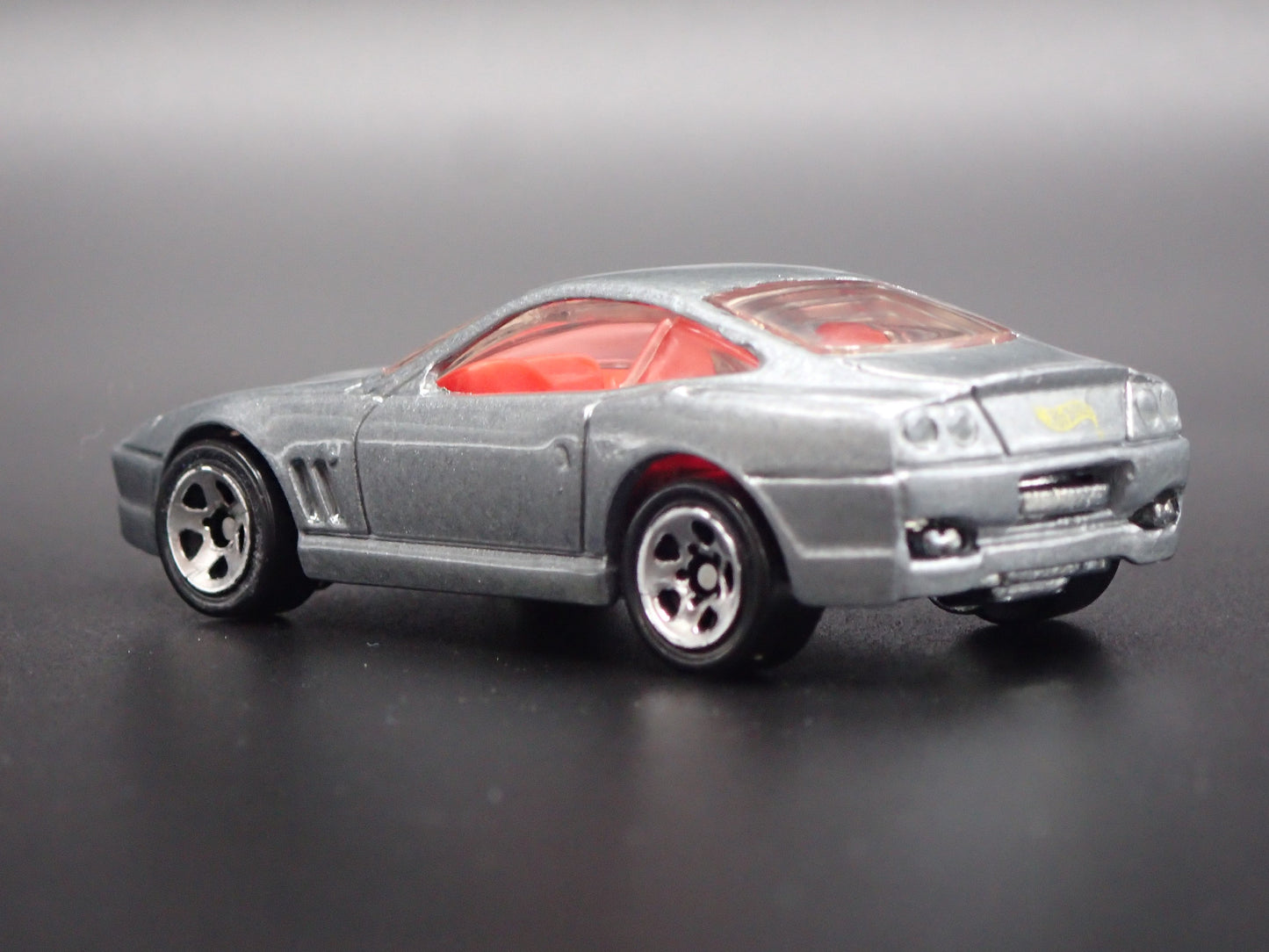 1996-2001 FERRARI 550 MARANELLO 1:64 SCALE COLLECTIBLE DIORAMA DIECAST MODEL CAR