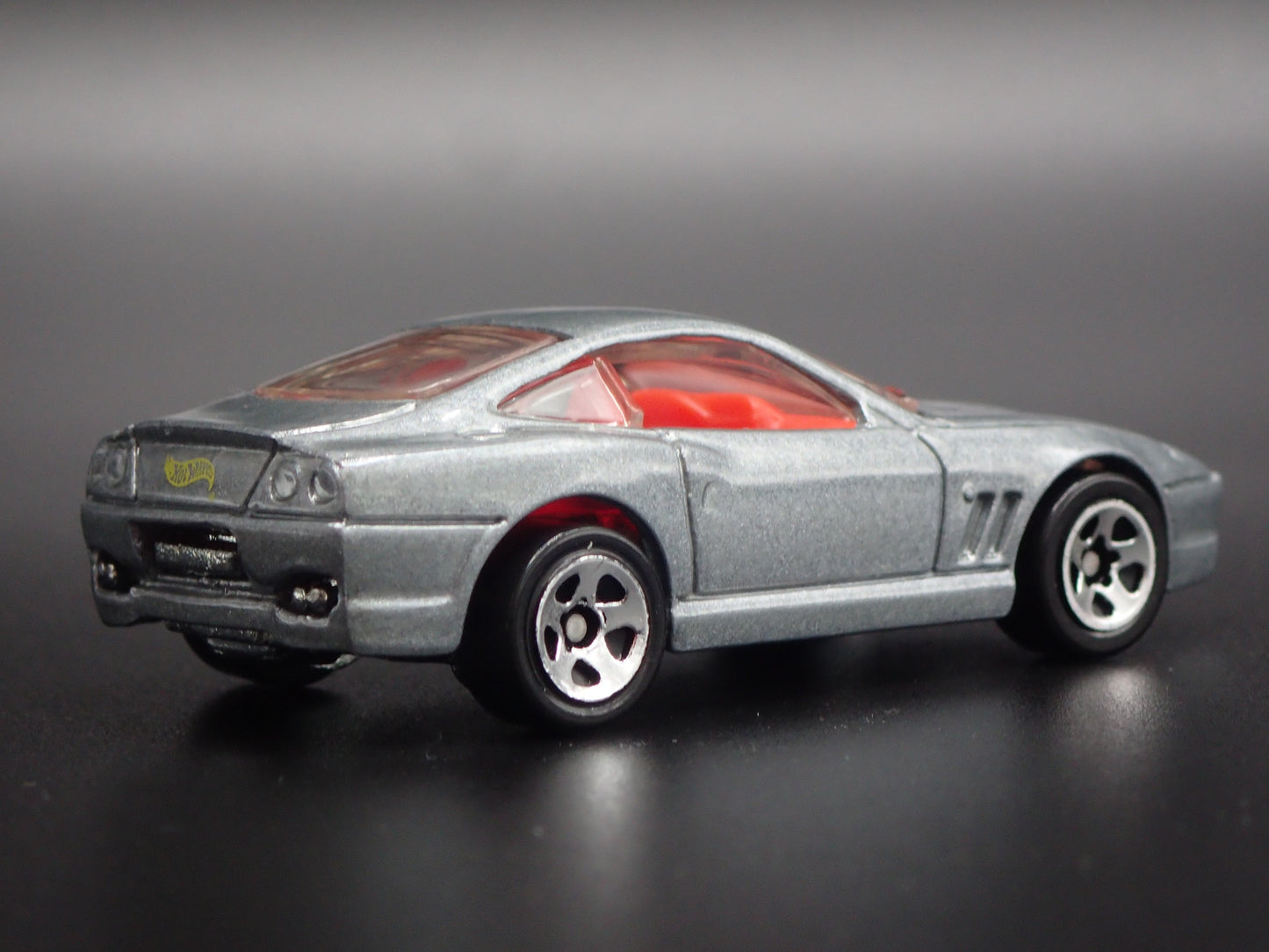 1996-2001 FERRARI 550 MARANELLO 1:64 SCALE COLLECTIBLE DIORAMA DIECAST MODEL CAR