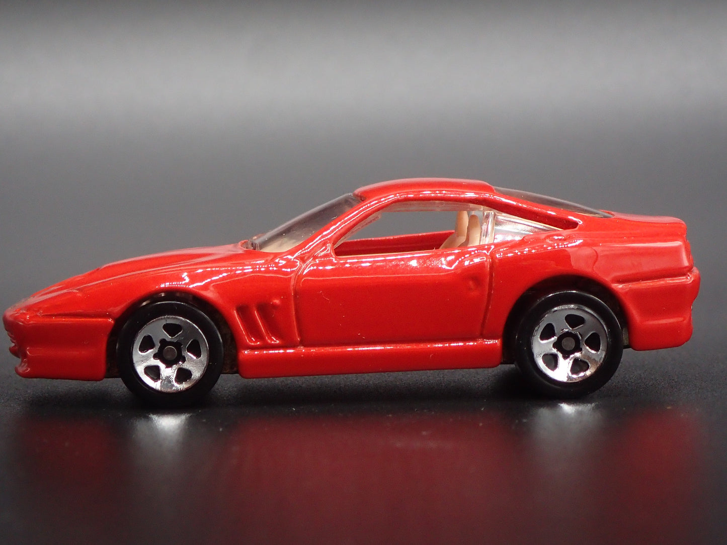 1996-2001 FERRARI 550 MARANELLO 1:64 SCALE COLLECTIBLE DIORAMA DIECAST MODEL CAR