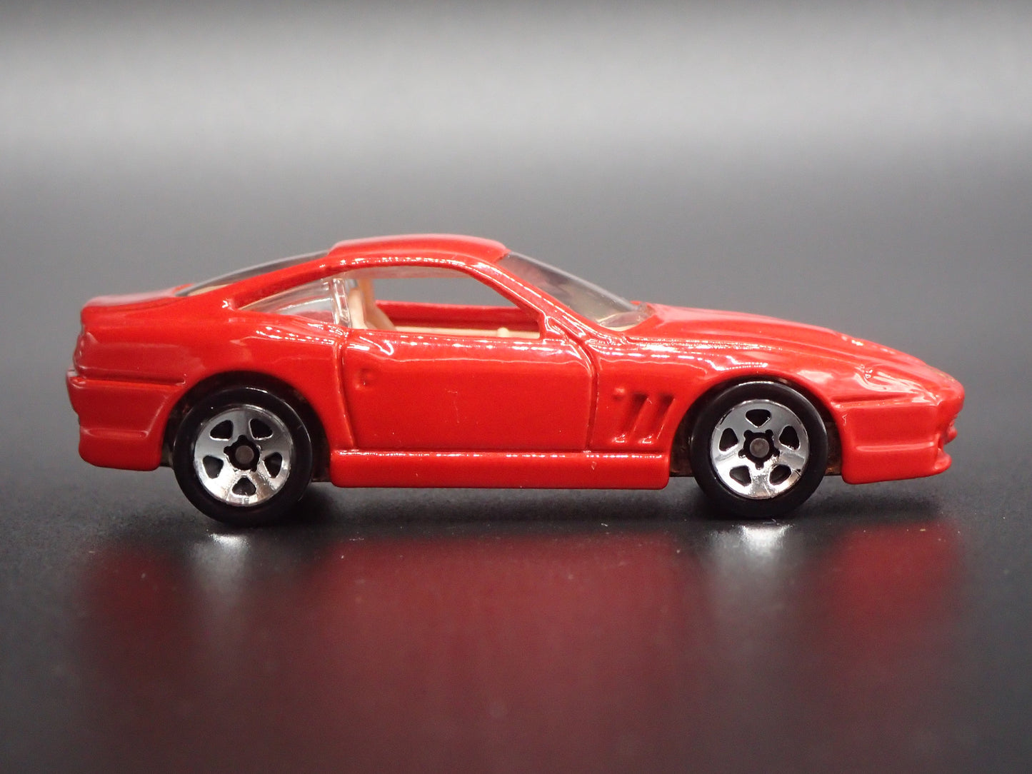 1996-2001 FERRARI 550 MARANELLO 1:64 SCALE COLLECTIBLE DIORAMA DIECAST MODEL CAR