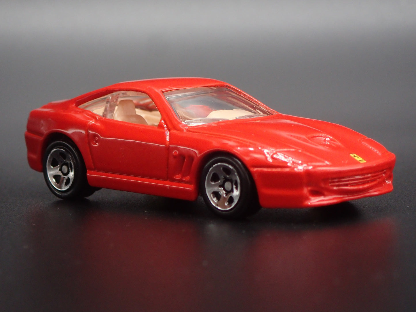 1996-2001 FERRARI 550 MARANELLO 1:64 SCALE COLLECTIBLE DIORAMA DIECAST MODEL CAR